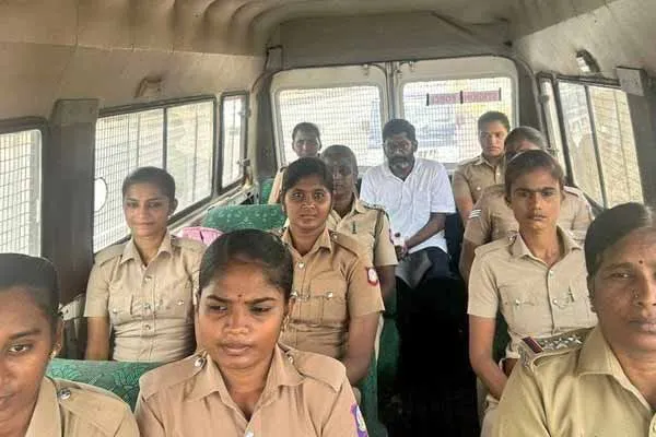 They told me to apologize savukku Shankar complains about women guards