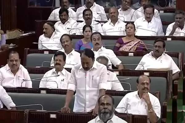 Sengottaiyan talks with Edappadi Palaniswami