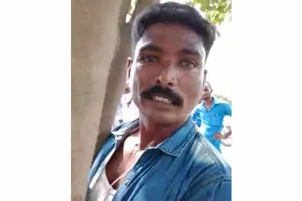 the thief who broke the lock of the house in the afternoon ...