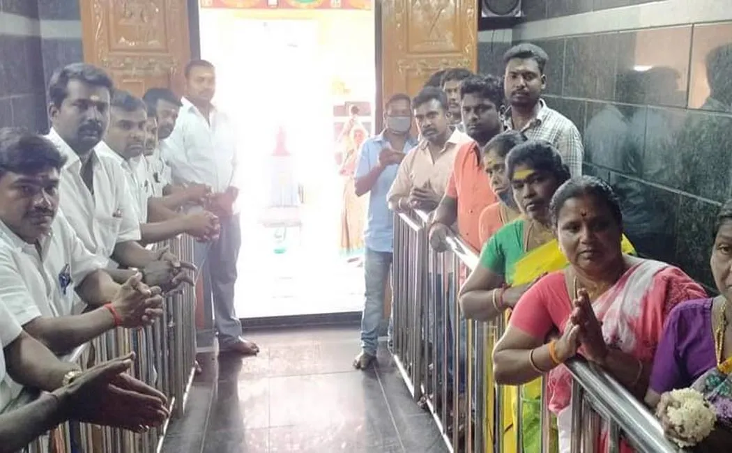 senthilbalaji's supporters worship in the temple