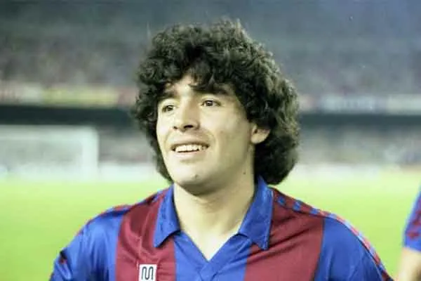 pm modi mourns for maradona