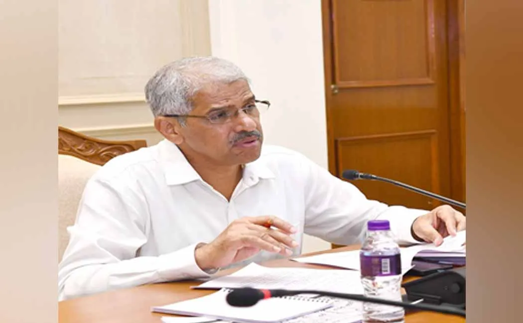 Chief Secretary inspects suurai Fishing Port