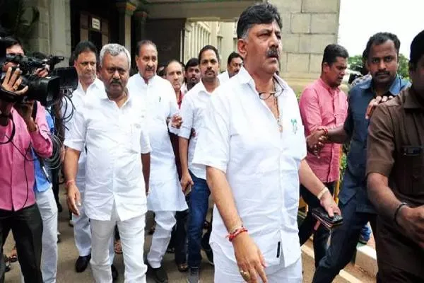 KARNATAKA GOVERNMENT VERY CRISIS CM HD KUMARASAMY DISCUSS