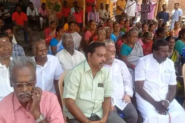 puducheery public against cm and collectors