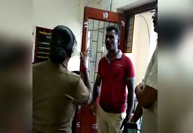 cuddalore district sub inspector and women inspector fight 