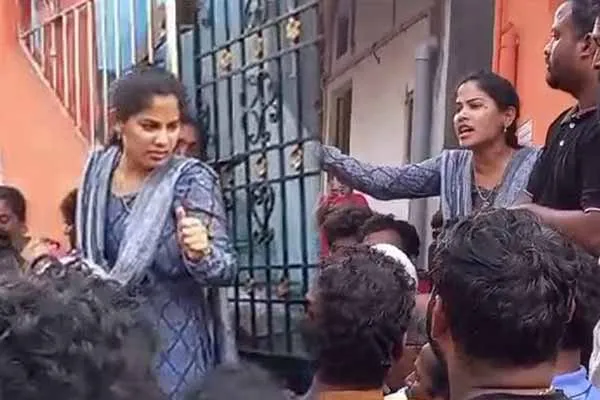 people besieged the house of Chennai Mayor Priya Rajan