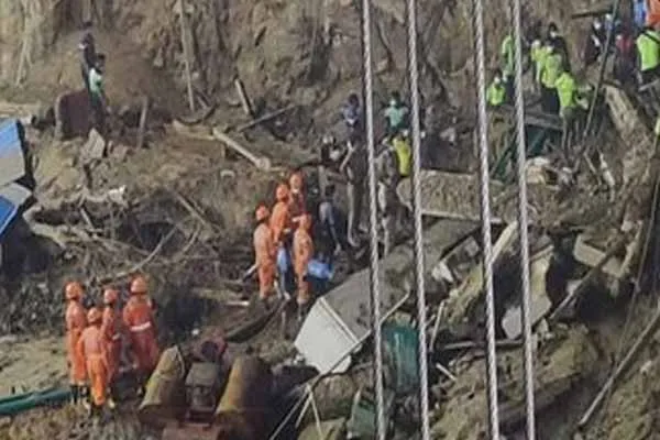 Construction supervisors arrested due to Velachery container accident