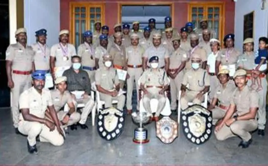 Commissioner congratulates medalists in sniper competition