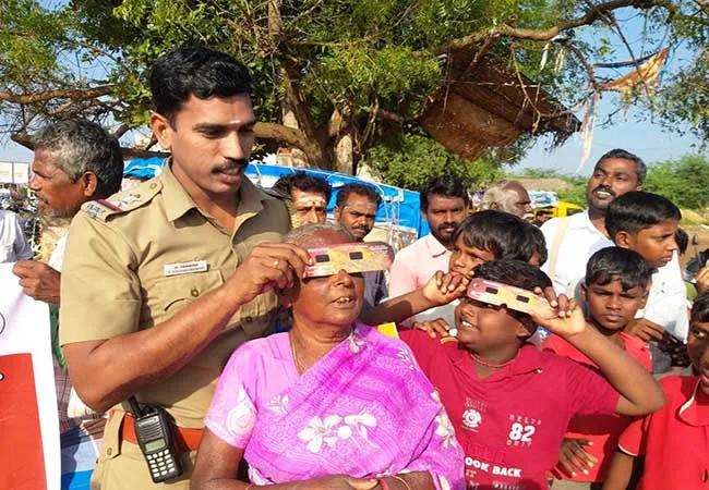 solar eclipse pudukkottai district peoples, students 