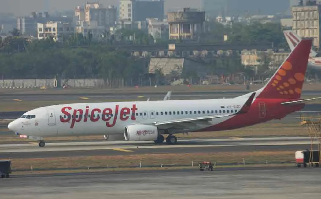 spicejet flight interrupted by pakistani navy flights