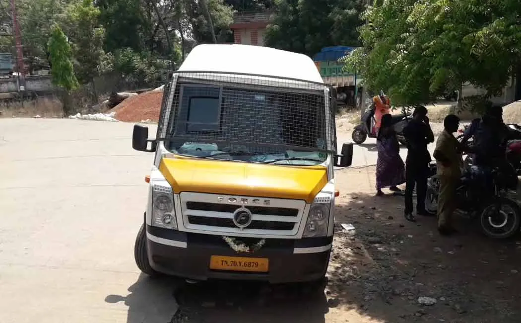 Rs 27 crore worth jewelry seized by  flying squad