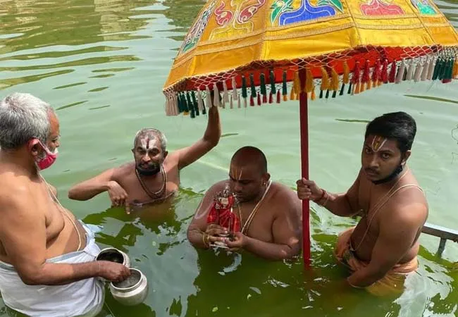 trichy, srirangam temple festival peoples 