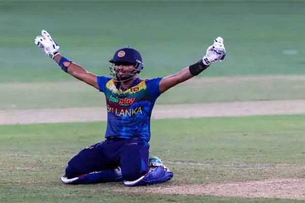 Sri Lanka snatched the victory; India fought and lost