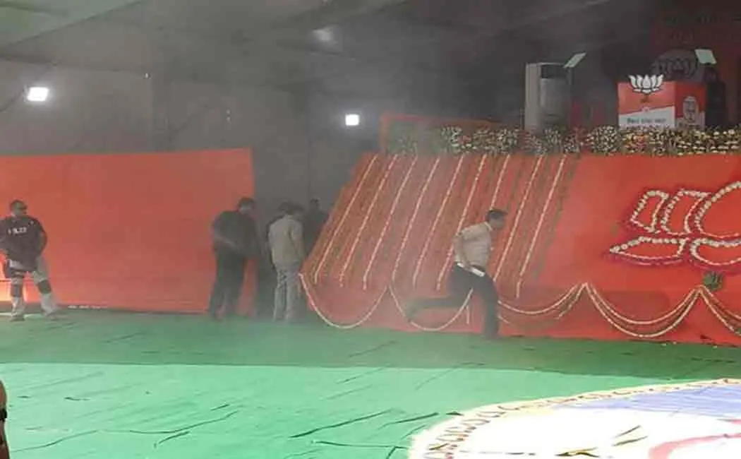 fire accident in narendra modi stage