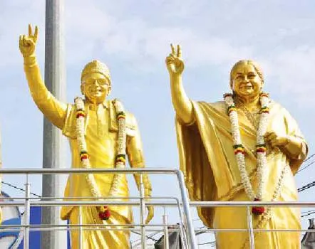 statue