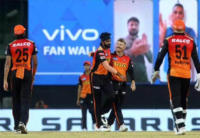 ipl cricket match sunrisers hyderabad team vs mumbai indians team 