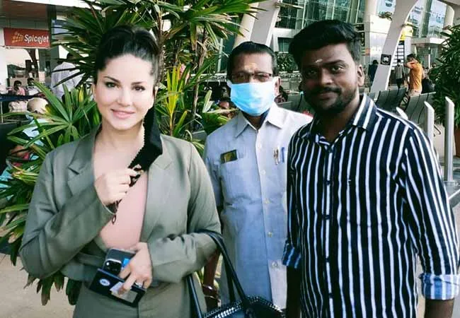 Famous actress who gifted 500 rupees for a match! Excitement at the airport!