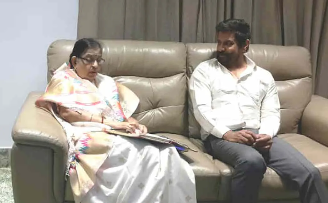 Actor Vikram has met and talked to playback singer p susheela