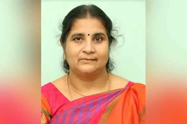 Kaduvetti Guru's wife .. Will  divide Balu's votes ..?