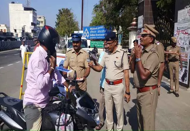 wear helmet police has give chocolate namakkal district  
