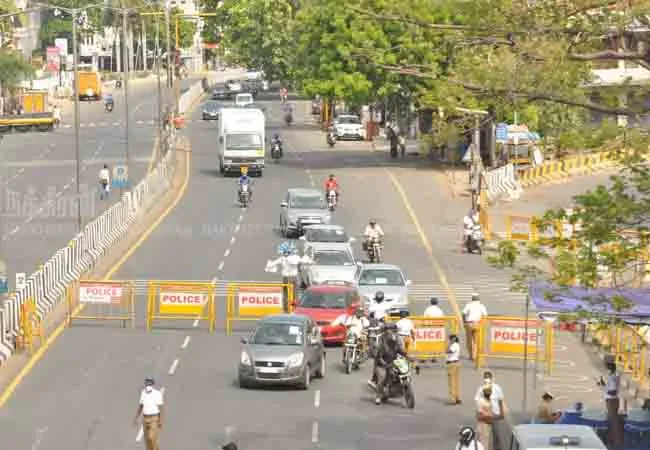 coronavirus chennai lockdown police check post 