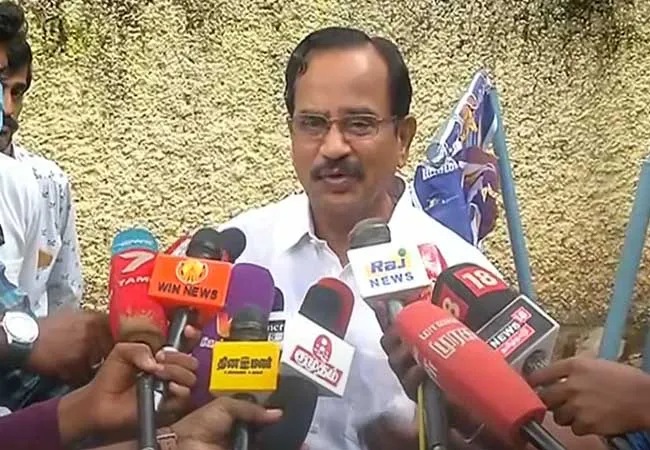 tamilaruvi manian press meet at chennai poes garden 