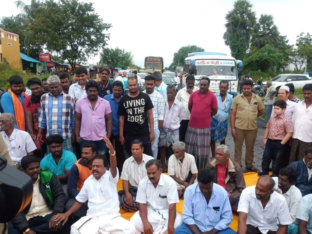 new road damaged peoples compalint in mla and strike vellore 