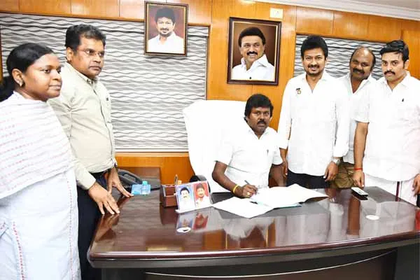 Na Ilayaraja takes charge as TAHDCO president