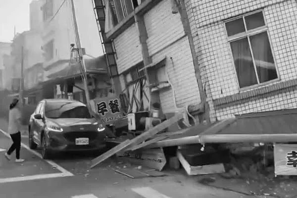 Powerful earthquake in Taiwan; Tsunami warning in Japan