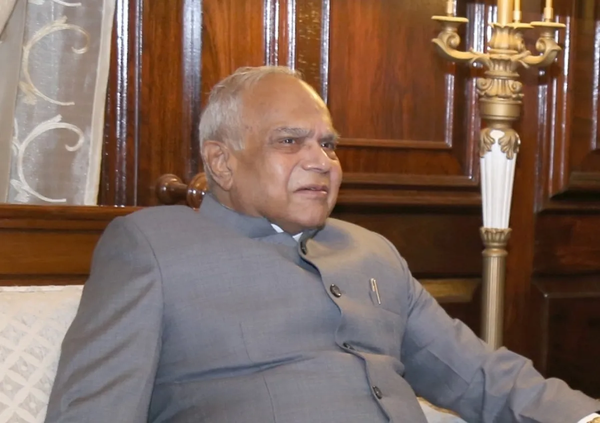 7 people released ... Governor's anti?