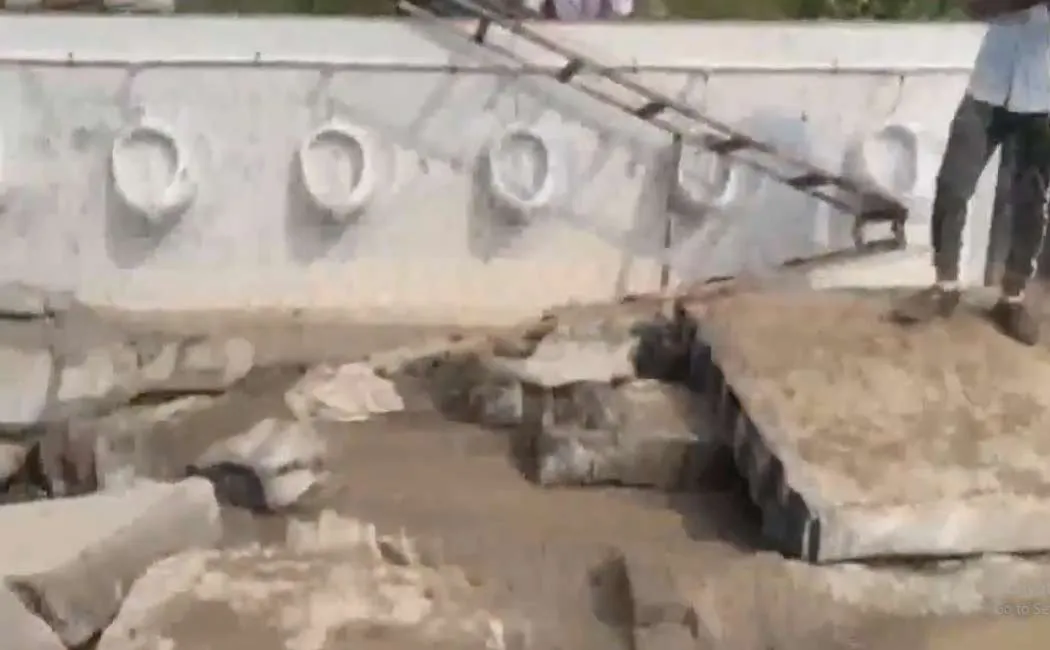 Incident happened to 3 people were when the water tank fell