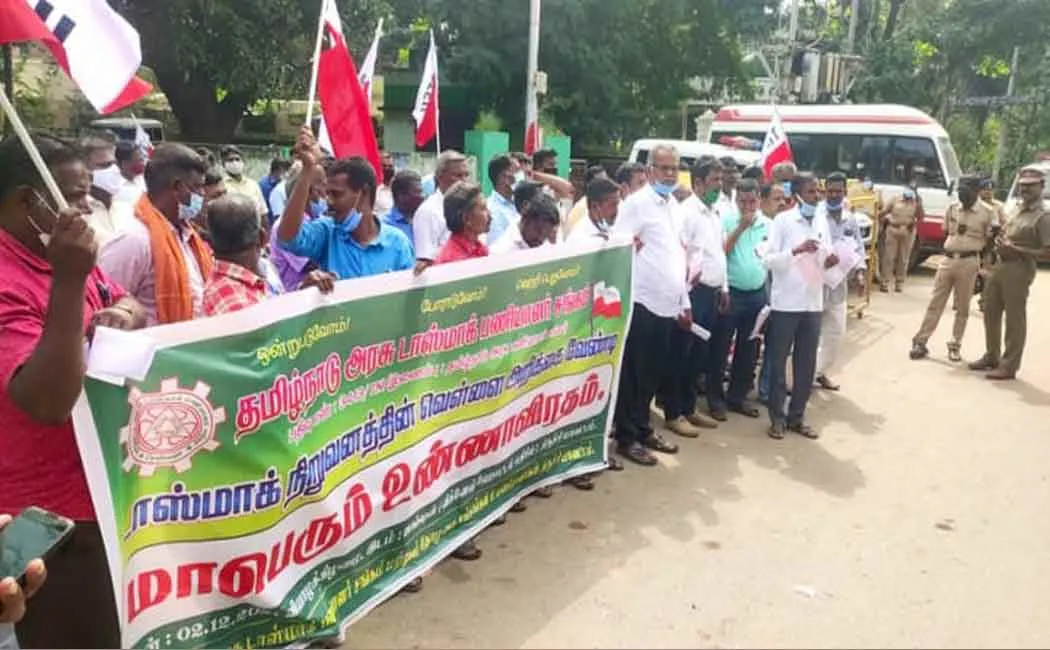 Tasmac employees involved in the struggle