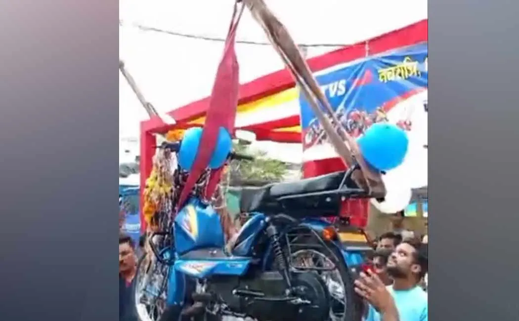 Tea seller throws DJ party to celebrate purchase of scooter in madhya pradesh