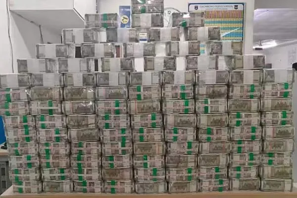 Bonded money; Carried away to deliver to voters? in hyderabad