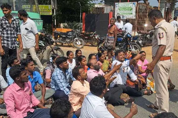 We want a bus.. People involved in road blockade!
