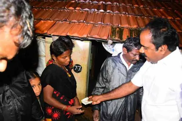 Pudukottai floods .. Minister meyyanathan visit  