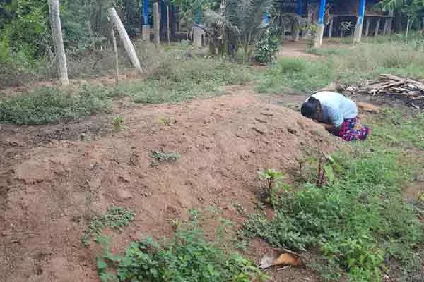 Anuradha SI visited Ravanan 
