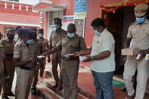 immunization pills  were given to the Police on behalf of the Pharmacists Association
