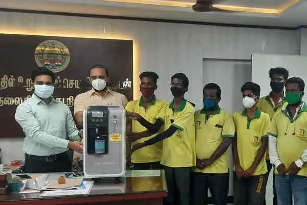 Trade unions provide oxygen concentrators worth Rs 8 lakh to corona patients ...!