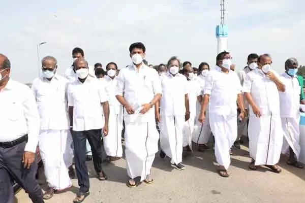 Kallanai dam open's by TamilNadu ministers 