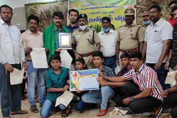Dindigul DIG at volunteer  program 