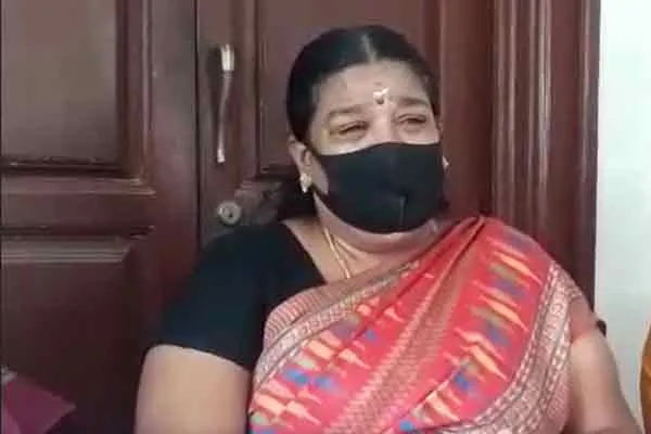 Atrocity against 17 year old girl ..! Political points that intimidate parents!