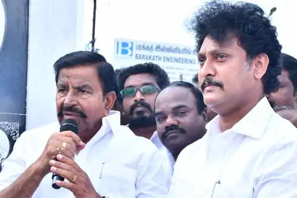 Minister Anbil Mahesh meets Minister KN Nehru and petitions ..!
