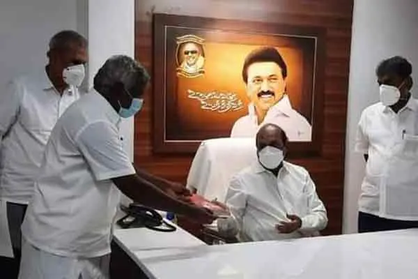 Did the ministers insult the Communist MLA ..!