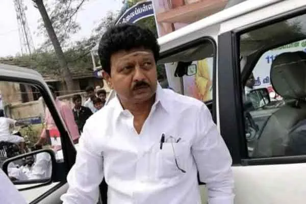 Divakaran at Ramachandra Hospital in Chennai with corona infection; Sasikala does not inquire about health ..!
