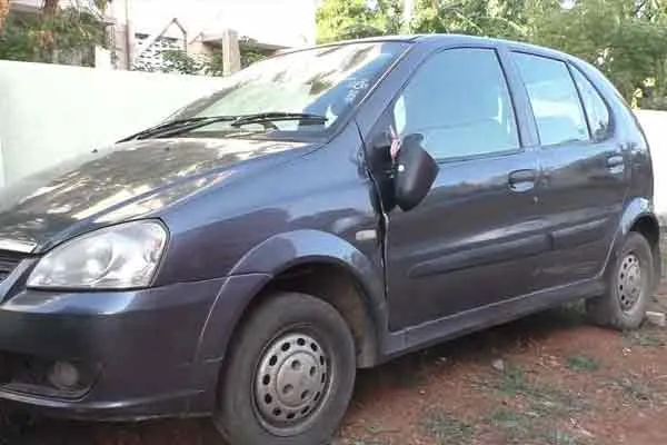 Gang selling cannabis in car 
