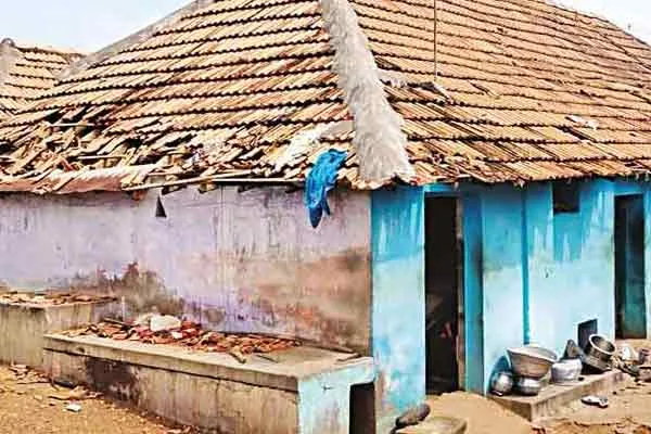 Banner Dispute; Homes looted ..!