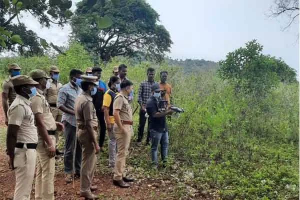 Counterfeiting prevention work; District Superintendent of Police who took action in person ..!