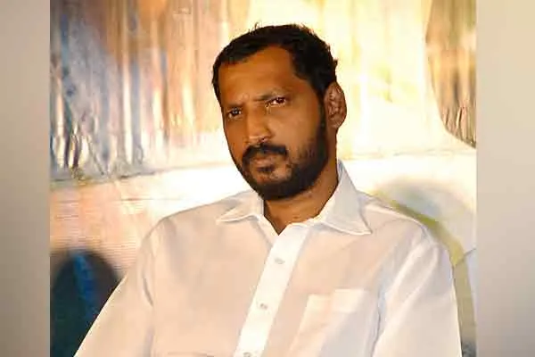 Sakla unmasks Na. Muthukumar's  Pookal Pookkum Tharunam 
