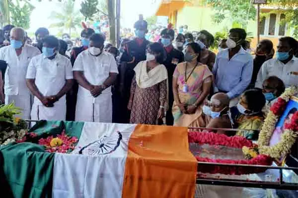 Army soldier passes away  Minister and Collector who paid tribute in person ..!